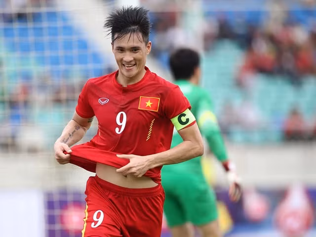 Cong Vinh giau co nao khi manh tay tang Thuy Tien 2 ty dong?-Hinh-5