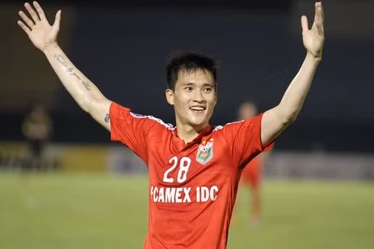 Cong Vinh giau co nao khi manh tay tang Thuy Tien 2 ty dong?-Hinh-8