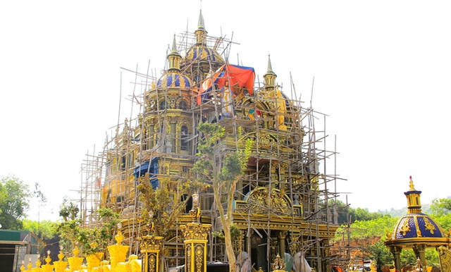 'Đại gia đồng nát' ở Nghệ An sở hữu lâu đài đồ sộ thế nào? - Hình 3 'Dai gia dong nat' o Nghe An so huu lau dai do so the nao?-Hinh-3