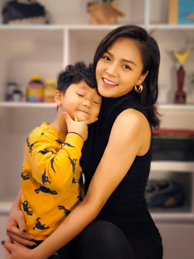 Ở tuổi 35 diễn viễn Thu Quỳnh mua nhà và xe hơi tiền tỷ O tuoi 35 dien vien Thu Quynh mua nha va xe hoi tien ty