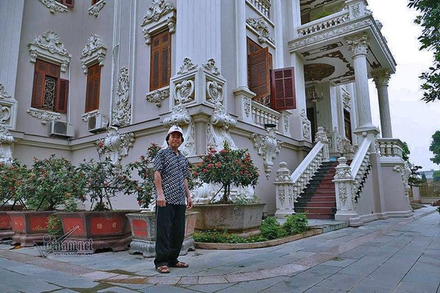 Ben trong lau dai dat vang xay 10 nam cua dai gia Nam Dinh