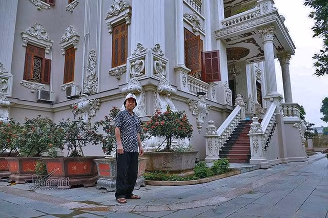 Ben trong lau dai dat vang xay 10 nam cua dai gia Nam Dinh