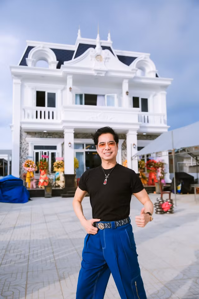Khám phá biệt thự ven sông 500 m2 của danh ca Ngọc Sơn Kham pha biet thu ven song 500 m2 cua danh ca Ngoc Son