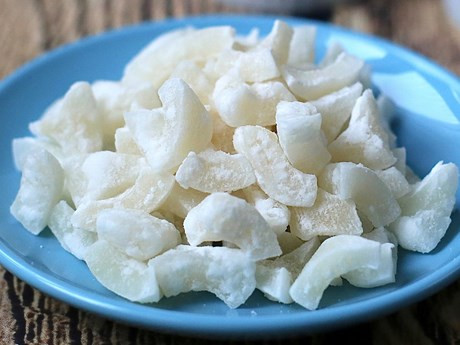 Vì sao mứt dừa sáp có giá đắt đỏ gần nửa triệu đồng/kg? - Hình 6 Vi sao mut dua sap co gia dat do gan nua trieu dong/kg?-Hinh-6