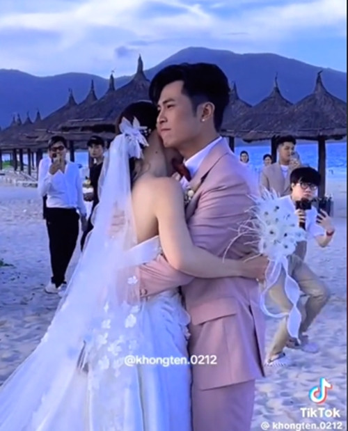 Cô dâu Puka dùng hoa cưới độc nhất vô nhị đắt cỡ nào? - Hình 9 Co dau Puka dung hoa cuoi doc nhat vo nhi dat co nao?-Hinh-9
