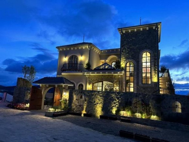 Hoa hậu Thu Hoài sở hữu biệt thự đẳng cấp tràn ngập hoa - Hình 10 Hoa hau Thu Hoai so huu biet thu dang cap tran ngap hoa-Hinh-10
