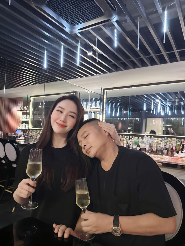 Tận mục biệt thự 2 mặt tiền sang trọng của Bảo Thy và chồng đại gia Tan muc biet thu 2 mat tien sang trong cua Bao Thy va chong dai gia