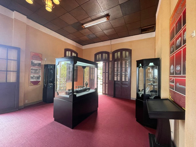Bên trong biệt thự cổ của Nam Phương hoàng hậu tại Đà Lạt - Hình 13 Ben trong biet thu co cua Nam Phuong hoang hau tai Da Lat-Hinh-13