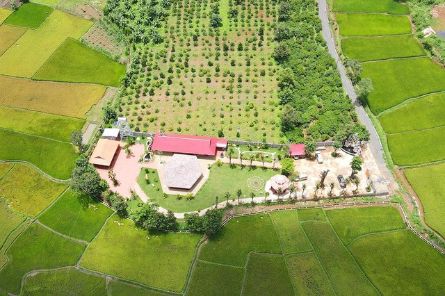 Những căn biệt phủ bề thế tiền tỷ bị cưỡng chế vì xây trái phép - Hình 6 Nhung can biet phu be the tien ty bi cuong che vi xay trai phep-Hinh-6