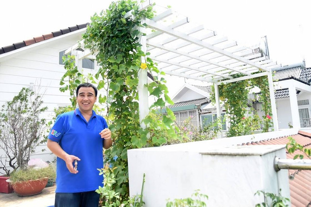 Me man biet thu 500m2 day hoa trai cua MC Quyen Linh