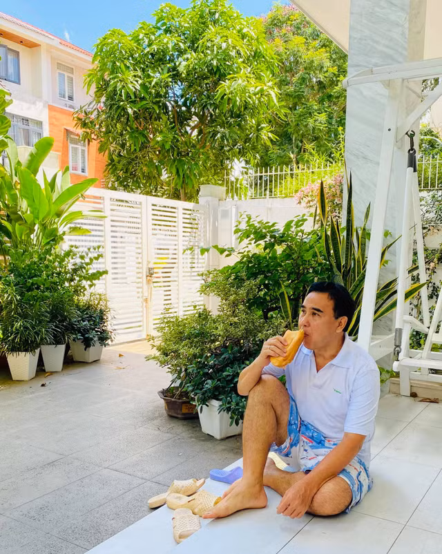 Me man biet thu 500m2 day hoa trai cua MC Quyen Linh-Hinh-4