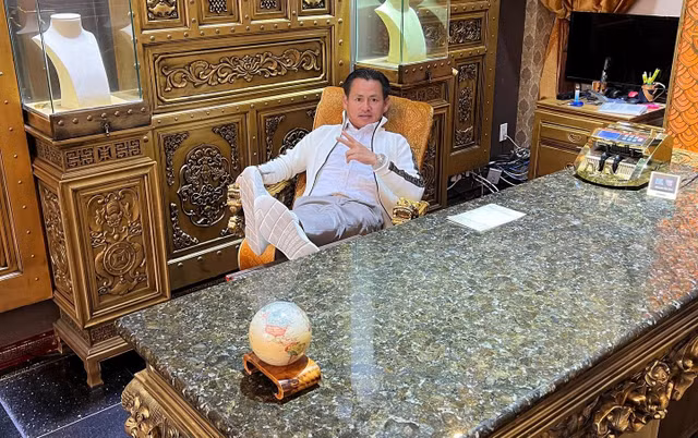 Ty phu goc Viet Johnny Dang so huu khoi tai san do so nhu nao?