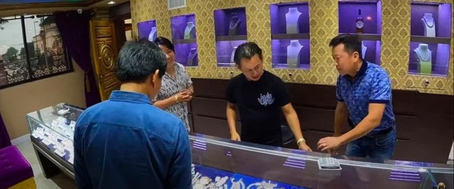 Tỷ phú gốc Việt Johnny Đặng sở hữu khối tài sản đồ sộ như nào? - Hình 5 Ty phu goc Viet Johnny Dang so huu khoi tai san do so nhu nao?-Hinh-5