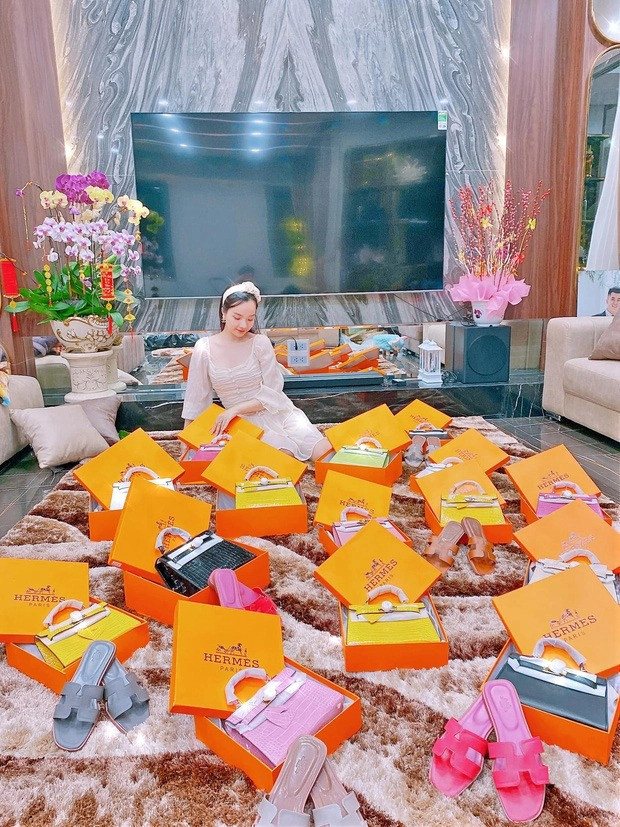 Choáng ngợp biệt thự xa hoa của hot girl Phan Thị Thủy Tiên - Hình 8 Choang ngop biet thu xa hoa cua hot girl Phan Thi Thuy Tien-Hinh-8