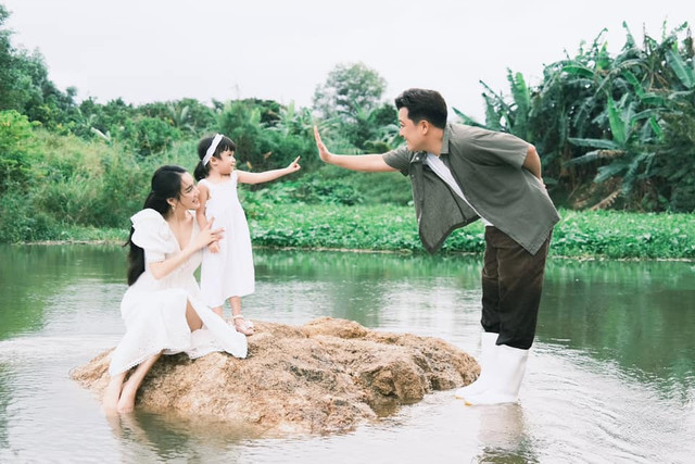 Mát mắt biệt thự nghìn mét vuông của Trường Giang - Nhã Phương Mat mat biet thu nghin met vuong cua Truong Giang - Nha Phuong