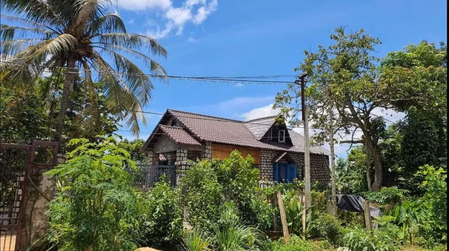 Doc dao ngoi nha 100 tan da o Dak Lak-Hinh-2