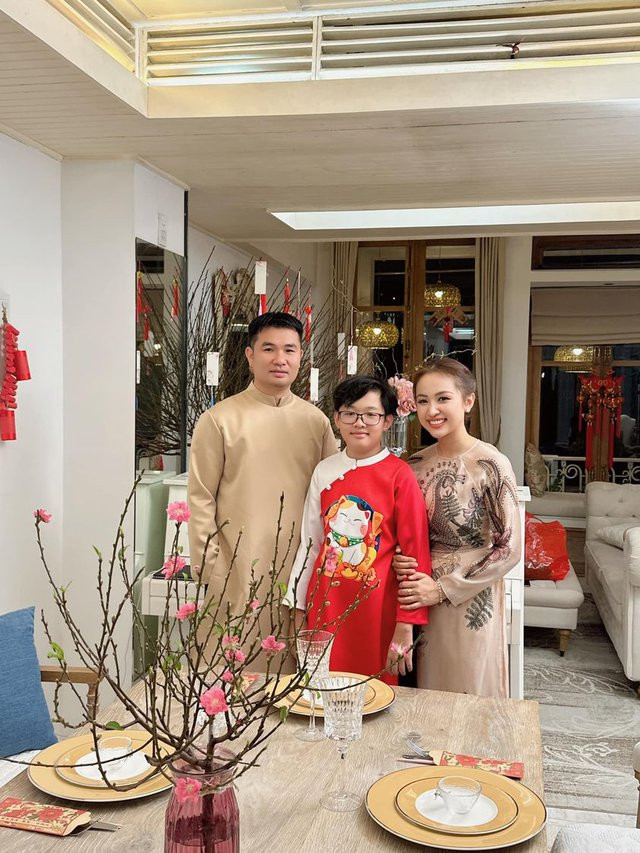 Vân Hugo sở hữu biệt thự ngập tràn sắc hoa Van Hugo so huu biet thu ngap tran sac hoa