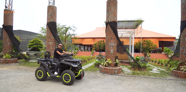 “Đại gia chân đất” sở hữu biệt phủ 15ha toàn gỗ quý - Hình 2 “Dai gia chan dat” so huu biet phu 15ha toan go quy-Hinh-2