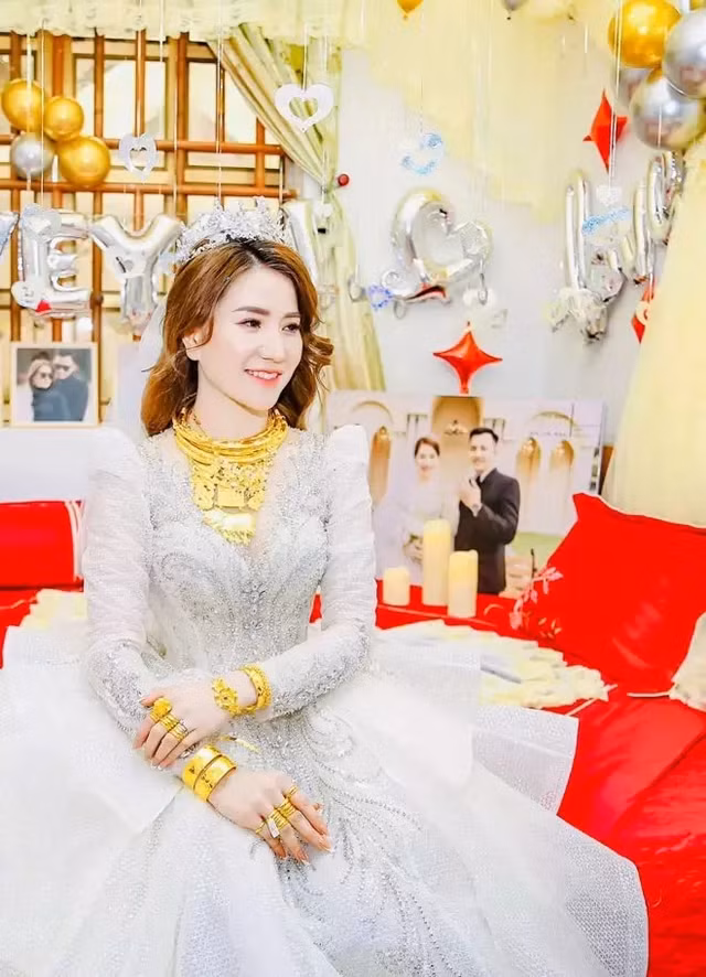 Diem danh nhung dam cuoi gay choang voi tien vang va so do triu tay-Hinh-10