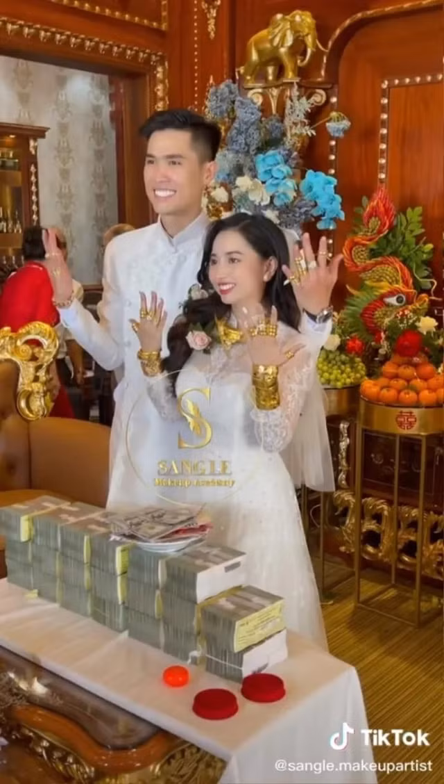 Diem danh nhung dam cuoi gay choang voi tien vang va so do triu tay-Hinh-7