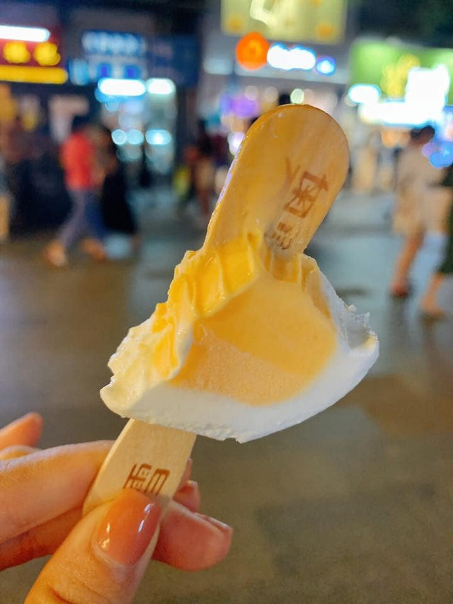 Có gì đặc biệt mà kem trứng muối đang làm mưa làm gió trên thị trường? - Hình 10 Co gi dac biet ma kem trung muoi dang lam mua lam gio tren thi truong?-Hinh-10