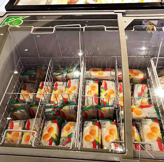 Có gì đặc biệt mà kem trứng muối đang làm mưa làm gió trên thị trường? - Hình 7 Co gi dac biet ma kem trung muoi dang lam mua lam gio tren thi truong?-Hinh-7