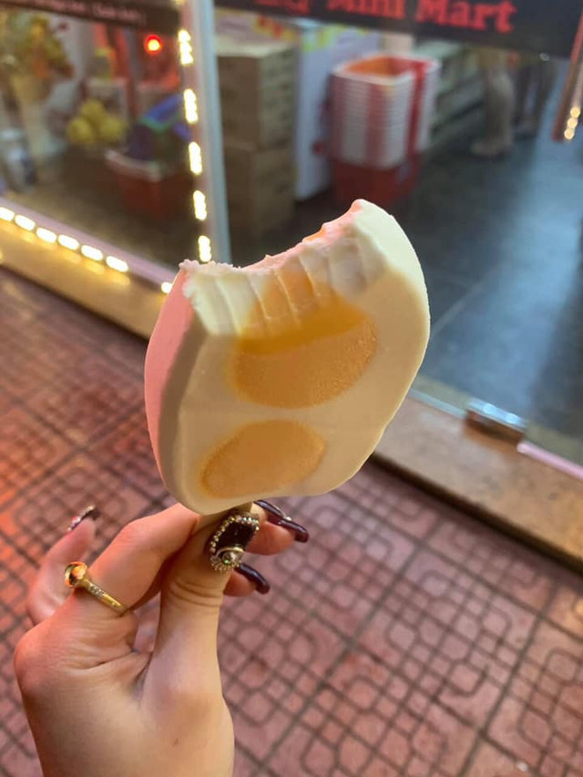 Có gì đặc biệt mà kem trứng muối đang làm mưa làm gió trên thị trường? - Hình 8 Co gi dac biet ma kem trung muoi dang lam mua lam gio tren thi truong?-Hinh-8