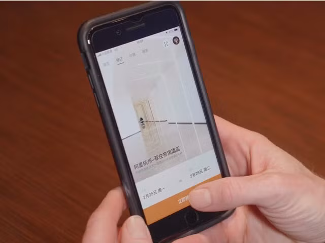 Dot nhap khach san co 1-0-2 tren the gioi, phuc vu do an bang robot thong minh-Hinh-4