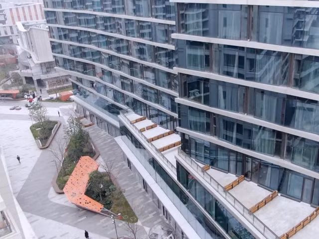 Dot nhap khach san co 1-0-2 tren the gioi, phuc vu do an bang robot thong minh-Hinh-2