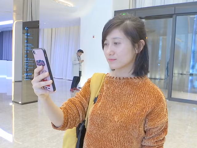 Dot nhap khach san co 1-0-2 tren the gioi, phuc vu do an bang robot thong minh-Hinh-5