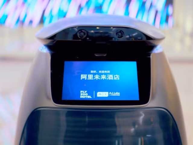 Dot nhap khach san co 1-0-2 tren the gioi, phuc vu do an bang robot thong minh-Hinh-12