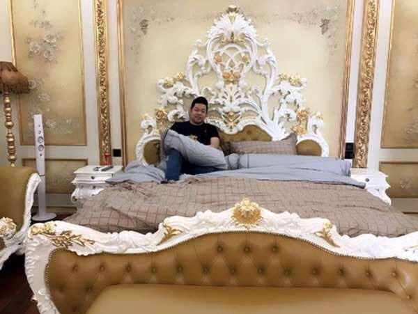Gia tài "kếch xù" của ca sĩ Quang Lê vừa hôn má vợ cũ Hồ Quang Hiếu - Hình 6 Gia tai