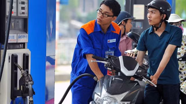 Gia xang chi giam 310 dong/lit sau khi tang nong ky truoc