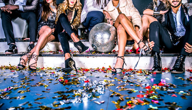 Bất ngờ thói truy hoan với tiệc sex của giới tỷ phú - Hình 6 Bat ngo thoi truy hoan voi tiec sex cua gioi ty phu-Hinh-6