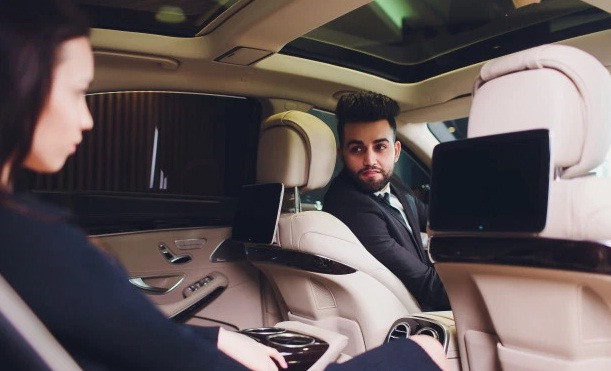 Bất ngờ thói truy hoan với tiệc sex của giới tỷ phú - Hình 7 Bat ngo thoi truy hoan voi tiec sex cua gioi ty phu-Hinh-7