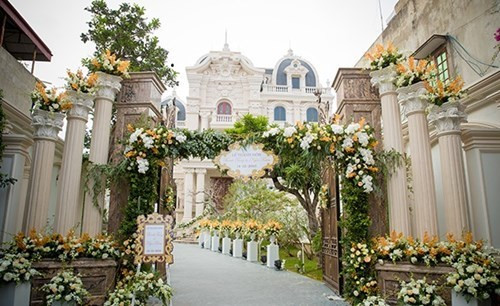 Biệt thự của thiếu gia Nam Định chi tiền tỷ mua hoa đám cưới khủng cỡ nào? - Hình 3 Biet thu cua thieu gia Nam Dinh chi tien ty mua hoa dam cuoi khung co nao?-Hinh-3