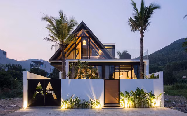 Biet thu duoi chan nui Son Tra long lay nhu kiet tac, bao My khen het loi