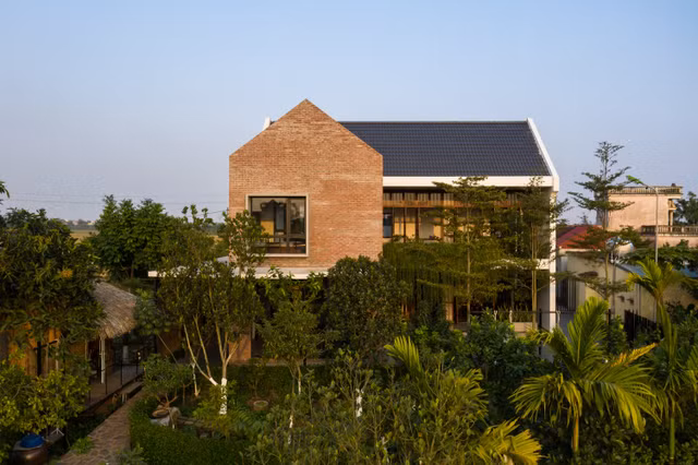 Can canh biet thu phu kin cay xanh o Thai Binh