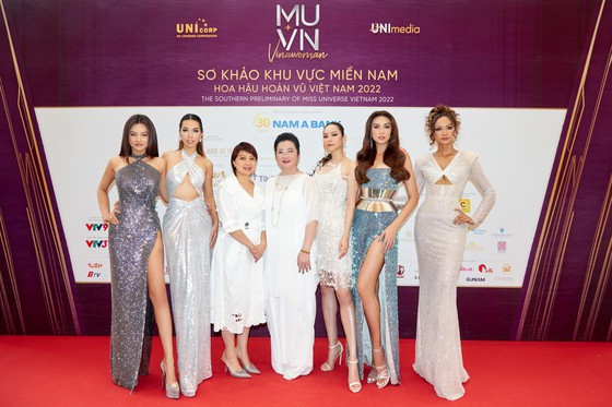 Dàn giám khảo Hoa Hậu Hoàn Vũ 2022 đọ biệt thự: Ai 'khủng”' hơn? Dan giam khao Hoa Hau Hoan Vu 2022 do biet thu: Ai 'khung”' hon?