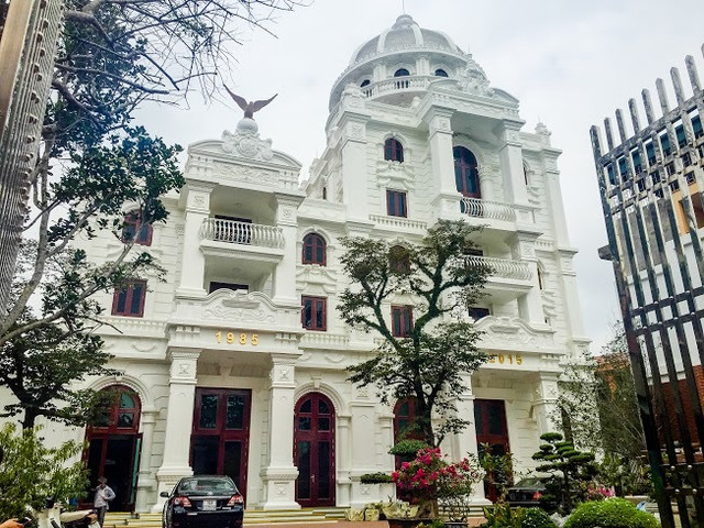 Loạt lâu đài trăm tỷ của đại gia tỉnh lẻ - Hình 13 Loat lau dai tram ty cua dai gia tinh le-Hinh-13