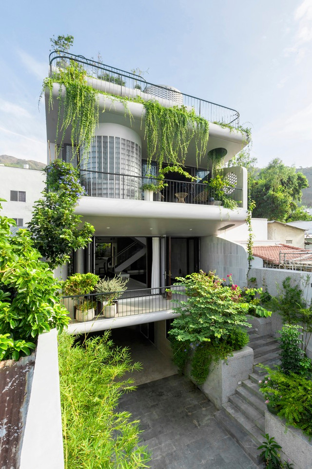 Biet thu can nang gio dep ngo ngang tai Nha Trang