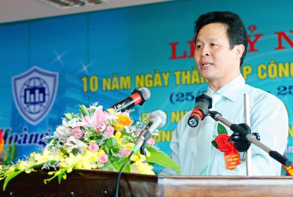 Chủ tịch HHG bị phạt 165 triệu đồng và đình chỉ giao dịch Chu tich HHG bi phat 165 trieu dong va dinh chi giao dich