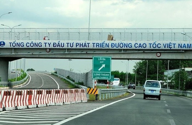 'Ông trùm' cao tốc VEC thu phí hơn 12 tỷ đồng mỗi ngày 'Ong trum' cao toc VEC thu phi hon 12 ty dong moi ngay
