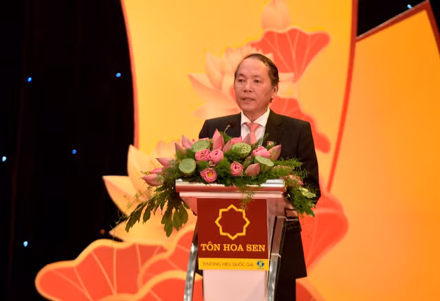 Pho Chu tich Tap doan Hoa Sen muon ban 1,5 trieu co phieu HSG