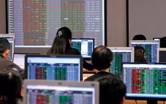 Mot ca nhan bi phat tram trieu vi 'mua chui' co phieu PPE