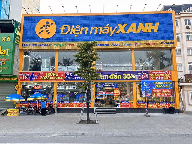 Doanh thu chuoi Dien May Xanh giam 25% vi dong 200 cua hang?
