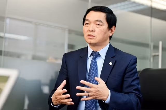 Xay dung Hoa Binh lo khung 1.200 ty dong giua luc duc noi chien quyen luc