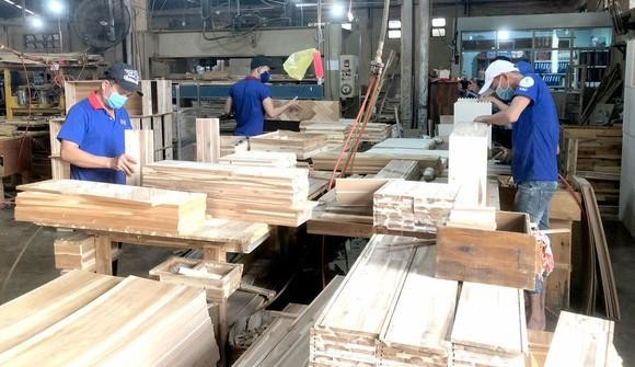 Gỗ Thuận An vừa bị phạt và truy thu thuế hơn trăm triệu đồng Go Thuan An vua bi phat va truy thu thue hon tram trieu dong