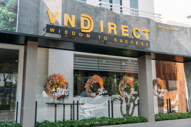 Giám đốc tài chính VNDirect bán sạch cổ phiếu thu 17 tỷ trước khi bị miễn nhiệm Giam doc tai chinh VNDirect ban sach co phieu thu 17 ty truoc khi bi mien nhiem