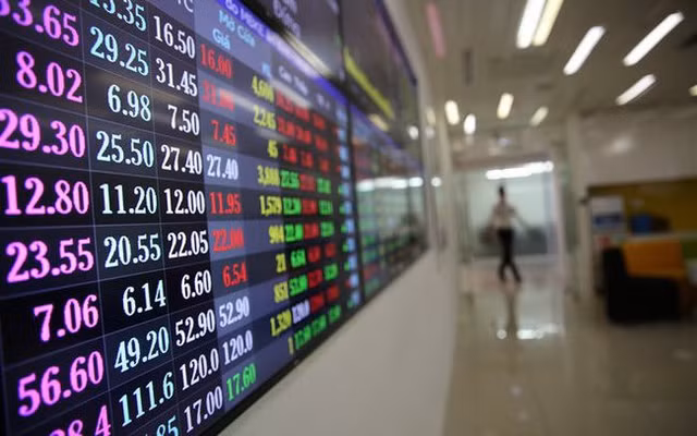 Chung khoan ngay 5/4: Co phieu duoc khuyen nghi